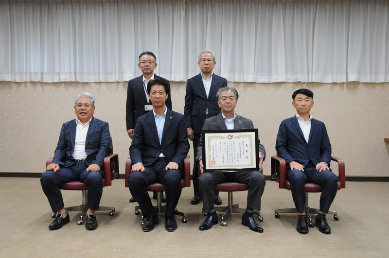 特別功労者賞受賞者.JPG