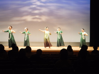 09_舞台 フラダンス.JPG