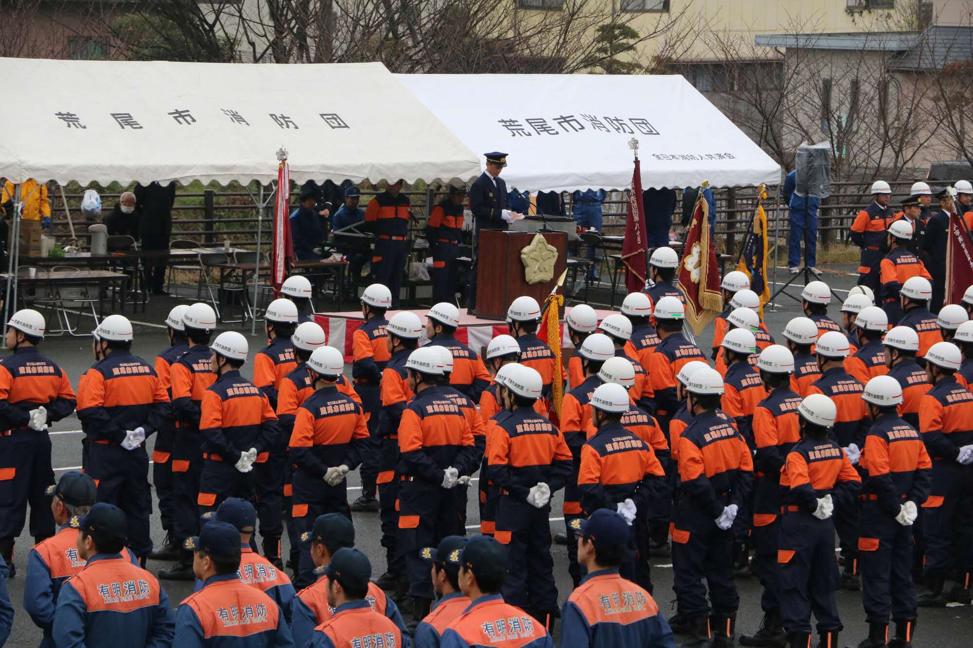 一斉に集う消防職・団員