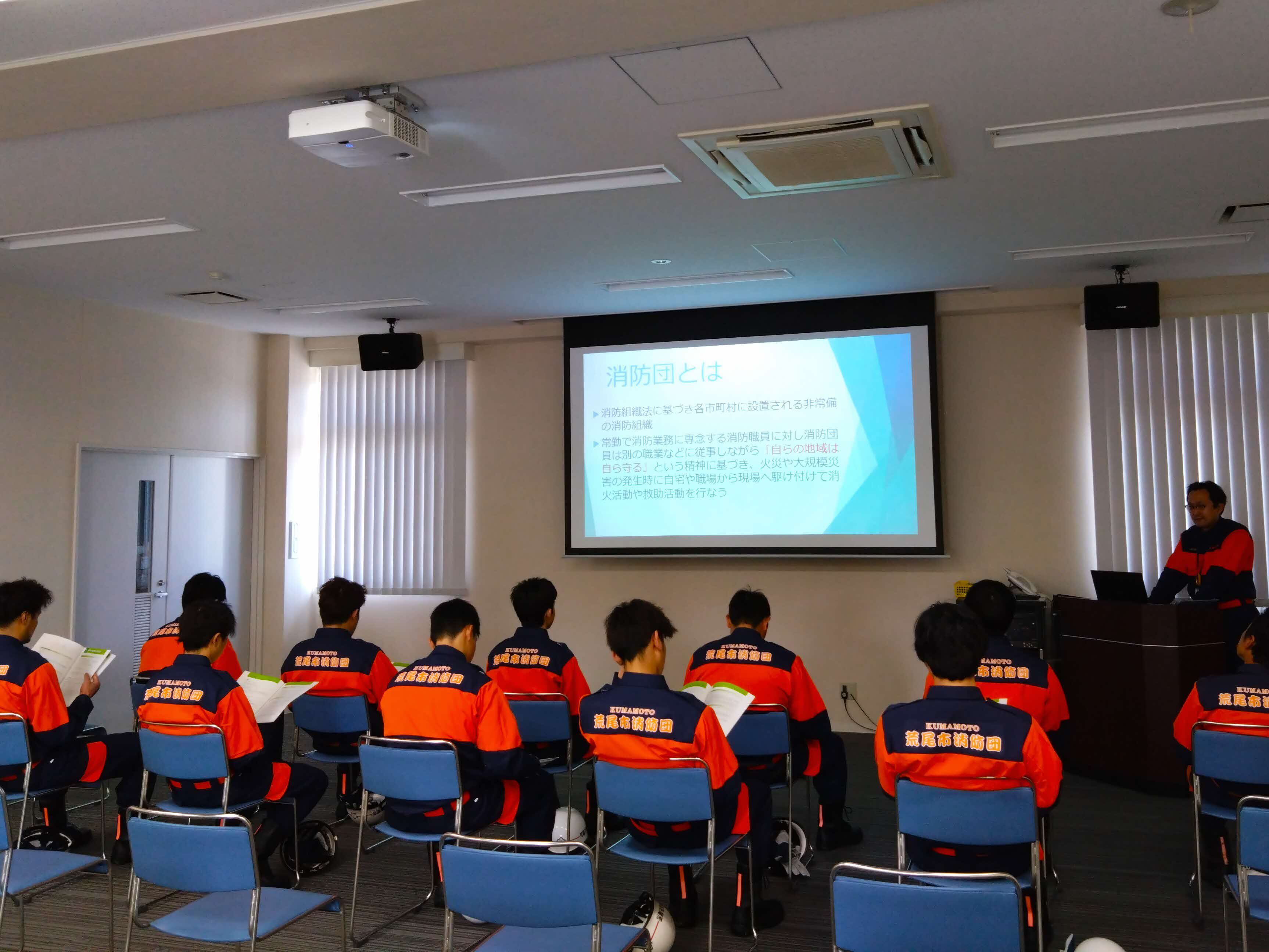 R7.4.13消防団新入団訓練座学.JPG